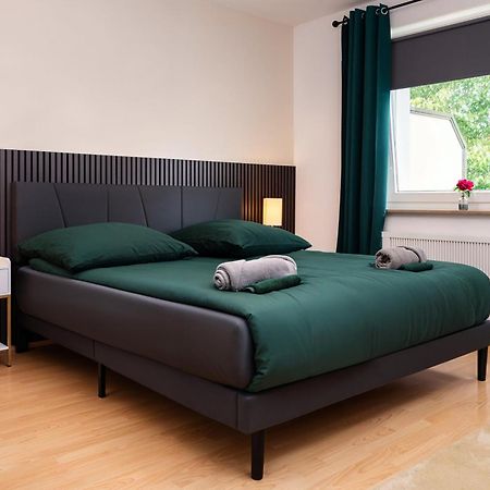 Smart Home - Essen - Perfect For 5 Guests! Central - Balcony - Netflix - Free Parking Zone المظهر الخارجي الصورة